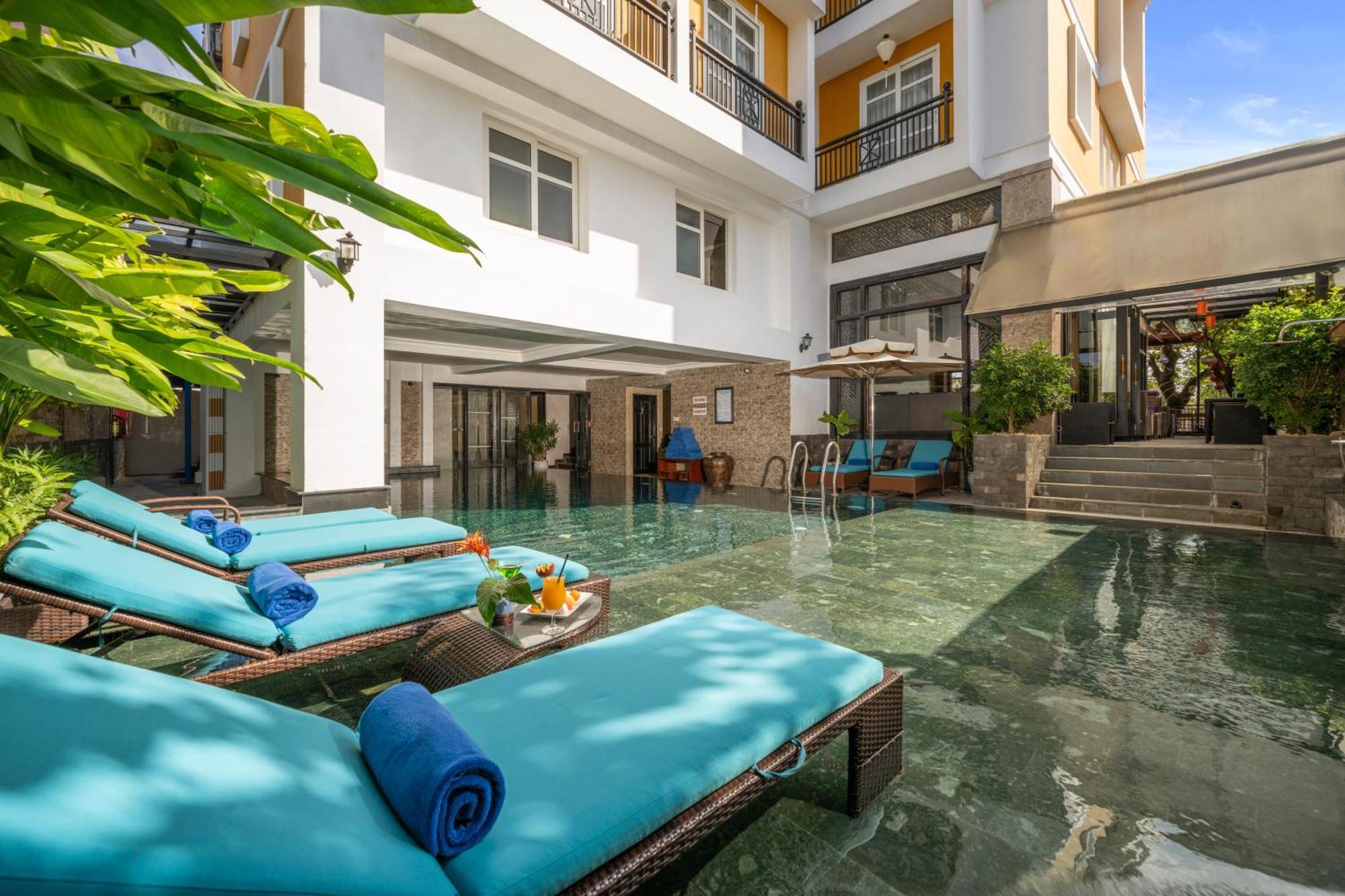 Royal Riverside Hoi An Hotel & Spa Eksteriør billede