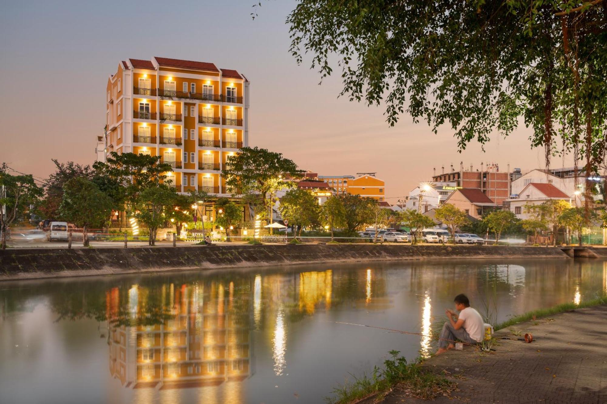 Royal Riverside Hoi An Hotel & Spa Eksteriør billede